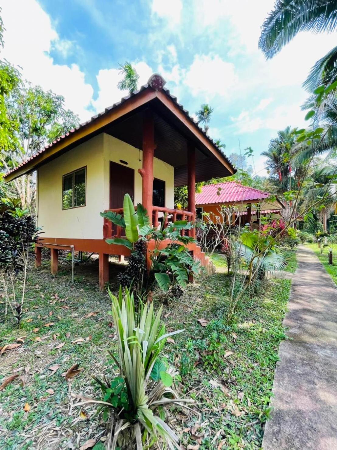 Khao Sok Nung House Hotel Khao Sok National Park Exterior photo